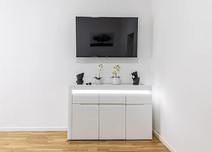 Compact Luxury By Jr Daire