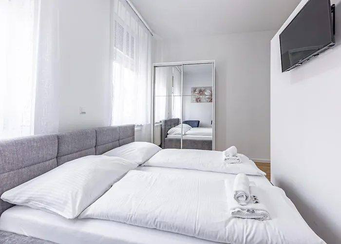 Compact Luxury By Jr * Відень