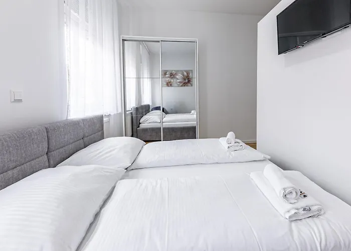 Compact Luxury By Jr Apartment