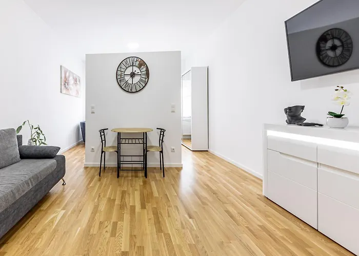 Compact Luxury By Jr Apartment *
